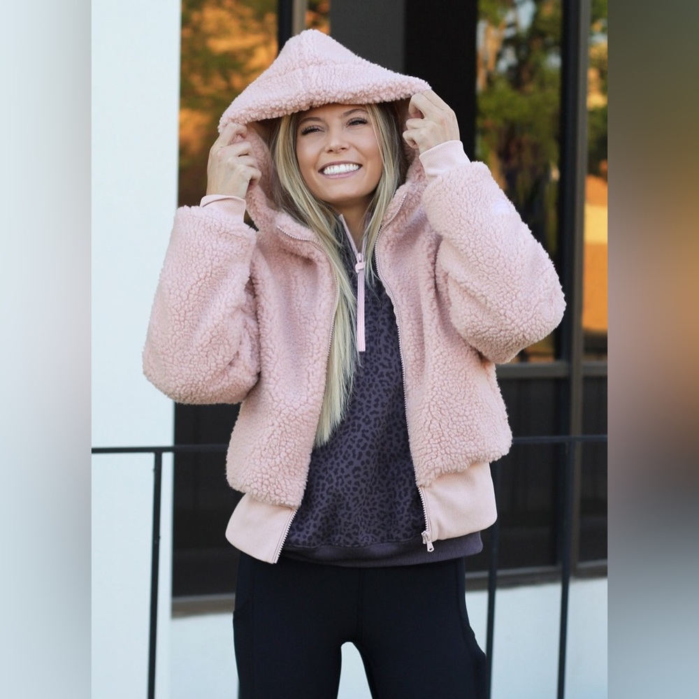 Never worn, but no tags. This jacket is very thick and warm.